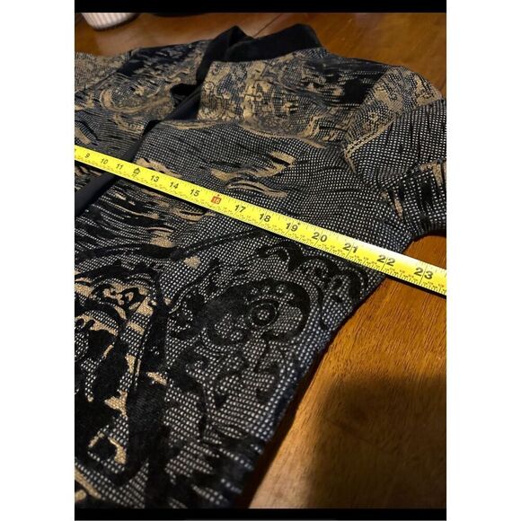 Chico's Size 2 Riding Style Embossed Velvet Blazer Open Jacket Black Tan Large - Picture 5 of 7